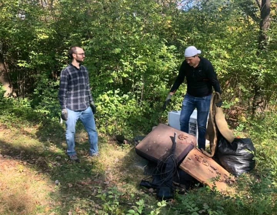 Garbage clean up at the Freedom for Youth Volunteer Day for the Foster Group Team