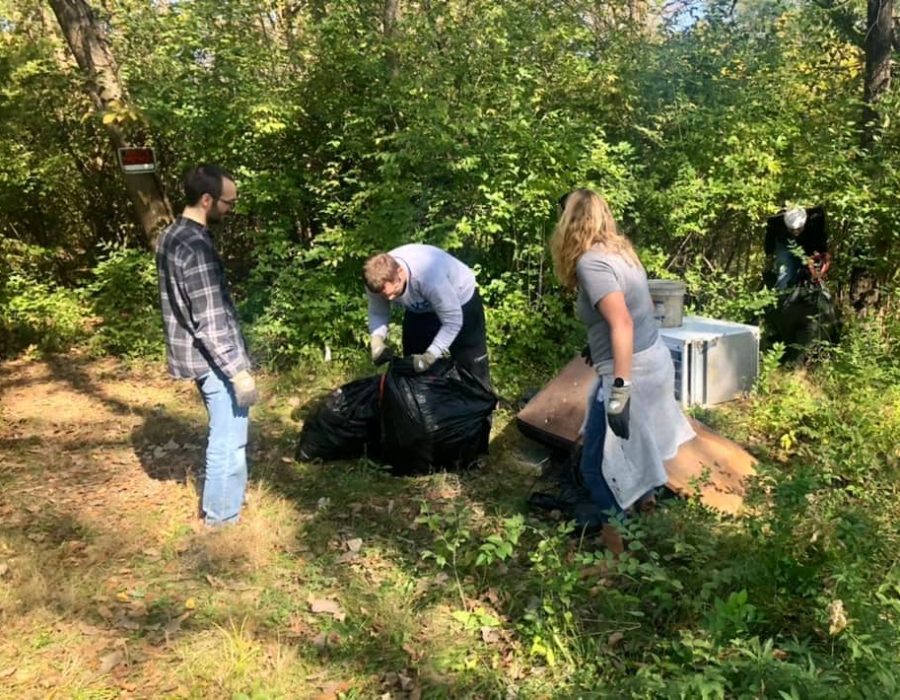 Campus clean up at the Freedom for Youth Volunteer Day for the Foster Group Team